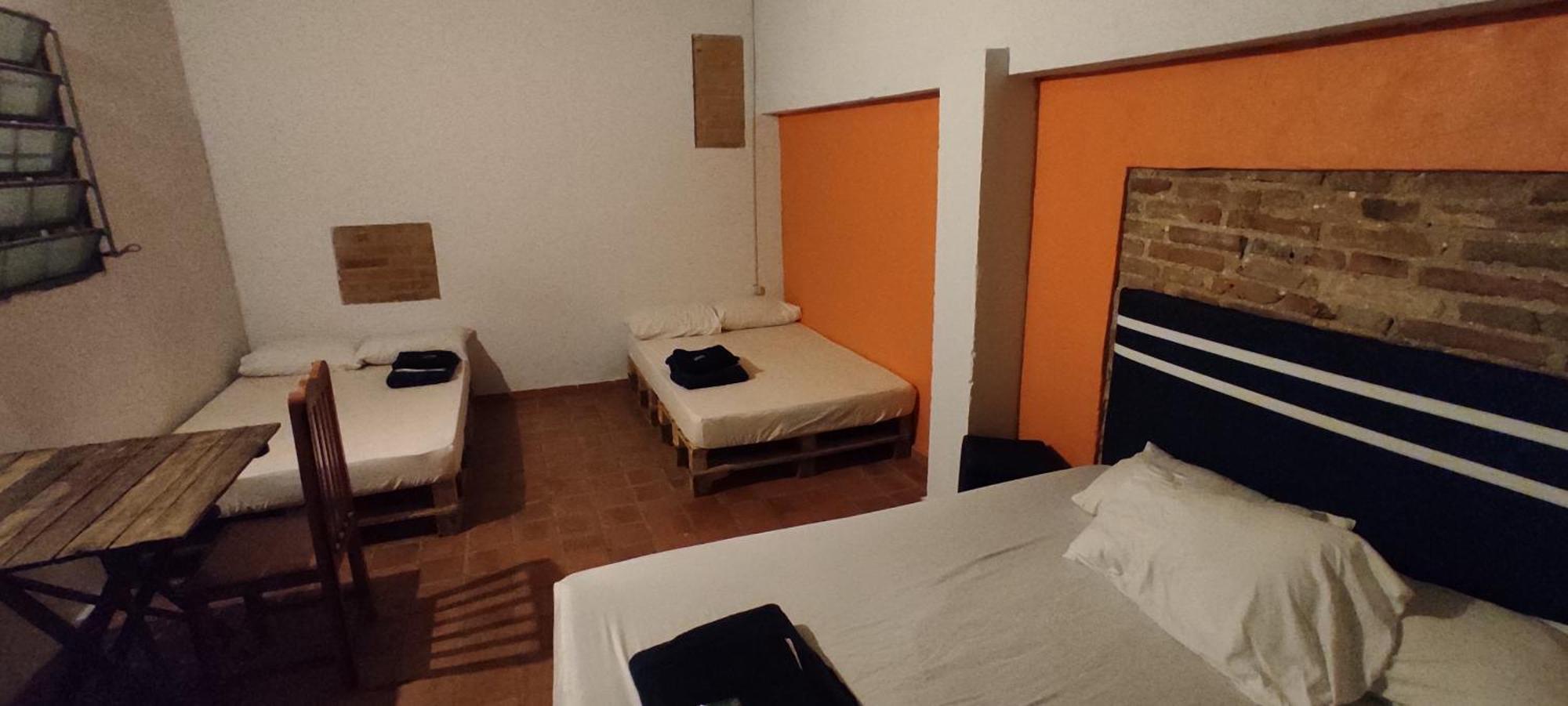 Mediterraneo Youth Hostel Асунсьон Номер фото
